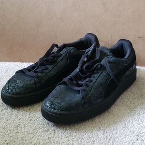 Puma Womens 9 black sneaker leather crackle